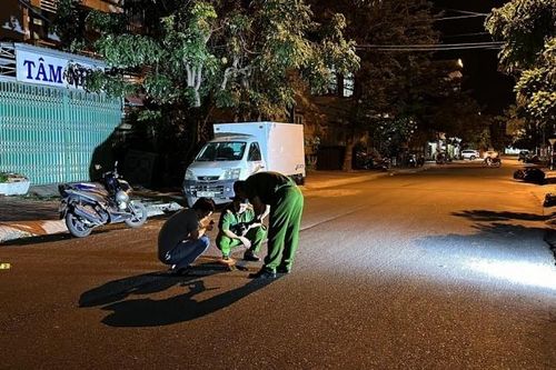 Mâu thuẫn rồi đâm chết người tại quán cà phê