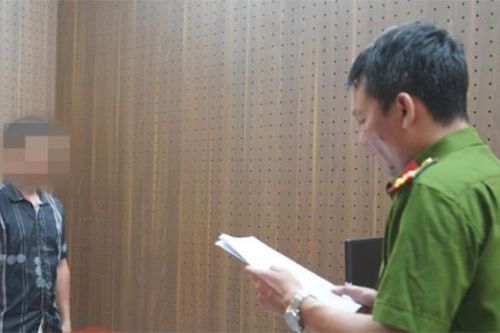 Phê chuẩn khởi tố bố dượng 4 lần xâm hại tình dục bé gái 10 tuổi