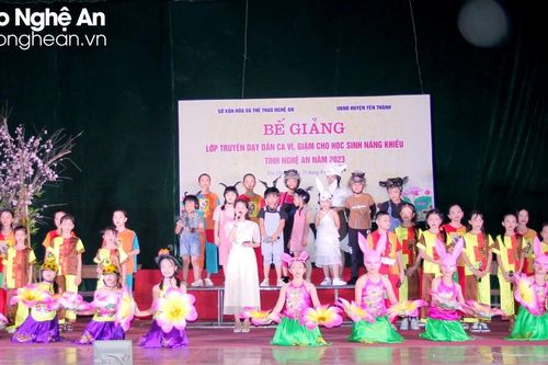 Bế giảng lớp truyền dạy dân ca ví, giặm tại huyện Yên Thành