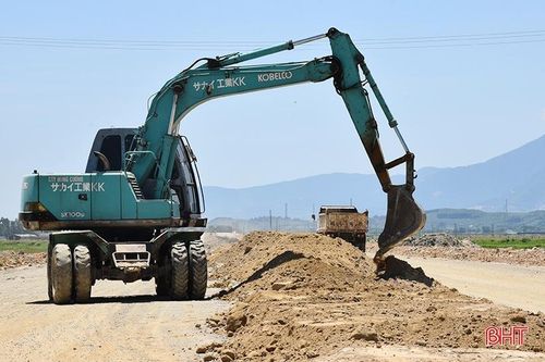 Đẩy nhanh tiến độ thi công các công trình ưu tiên 'vượt lũ' ở thị xã Kỳ Anh