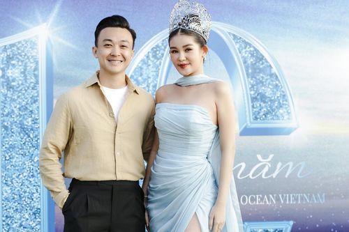 Lê Âu Ngân Anh vác bầu, được chồng MC hộ tống đi chấm thi lúc 6h sáng
