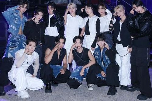 Làm thế nào mà nhóm nam Kpop này bán được 10 triệu bản album trong chưa đầy 1 năm?
