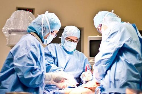 Suýt mất chân từ một vết côn trùng cắn