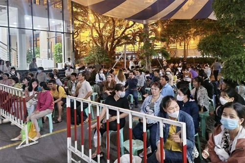 Thí sinh trúng tuyển đi nhập học từ…. tờ mờ sáng