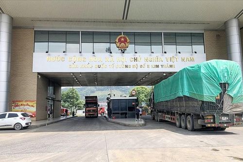 Nhiều mặt hàng xuất nhập khẩu qua các cửa khẩu Lào Cai