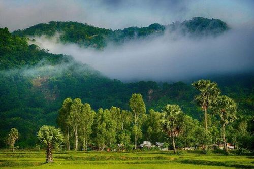 Tuyệt sắc vùng Sơn Cấm