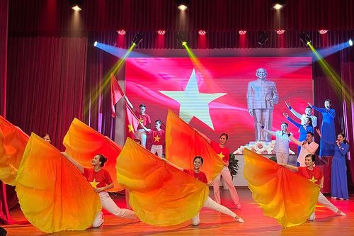 Bế mạc Liên hoan Tiếng hát công nhân, viên chức, lao động tỉnh An Giang lần thứ 15