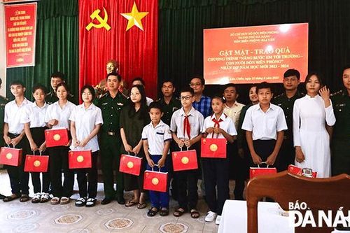 Hỗ trợ cho học sinh khó khăn