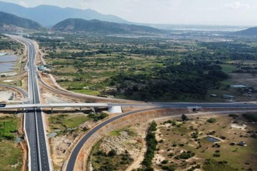 Bảo đảm an toàn giao thông trên các tuyến cao tốc, quốc lộ