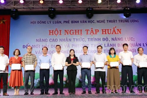 Bế mạc Hội nghị tập huấn về lãnh đạo, quản lý văn học, nghệ thuật trong tình hình mới