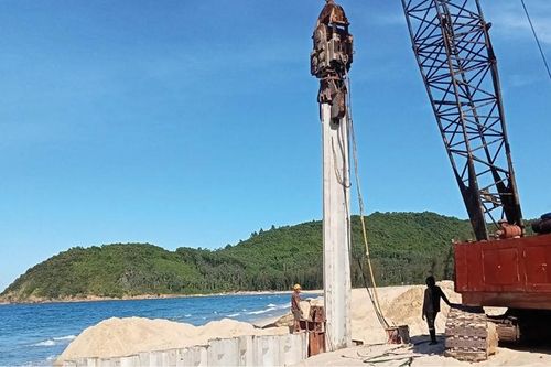 Đầu tư kè biển ứng phó thiên tai