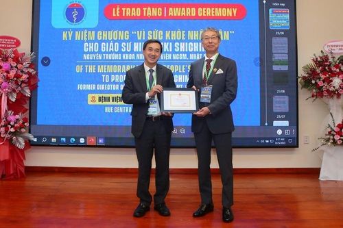 Trao Kỷ niệm chương 'Vì Sức khỏe Nhân dân' cho GS Hiroyuki Shichino