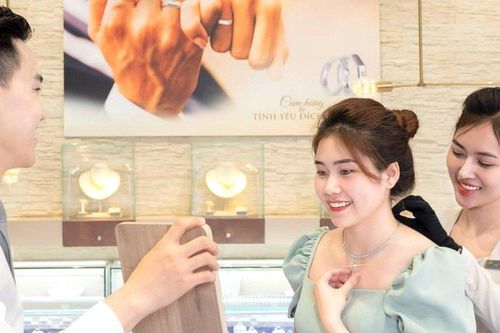 Vàng Phú Nhuận (PNJ): Tiêu thụ yếu, lãi tháng 7 rơi xuống mức thấp nhất trong gần 1 năm