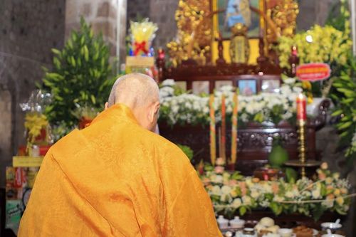 Đức Pháp chủ GHPGVN về tổ đình Thiên Thai tưởng niệm 70 năm ngày Tổ sư Huệ Đăng viên tịch