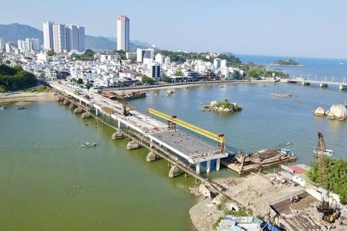 Khánh Hòa: Điều chỉnh phương án phân luồng giao thông tạm thời phục vụ thi công cầu Xóm Bóng