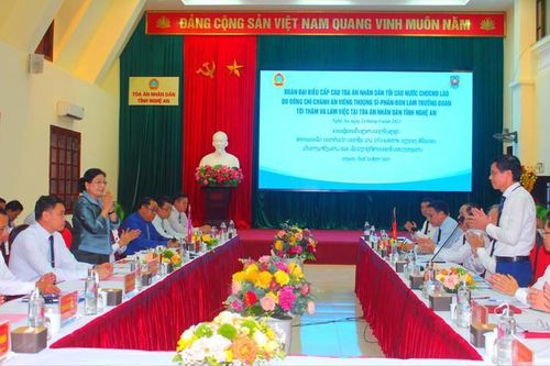 Chánh án TANDTC Lào thăm và làm việc tại TAND tỉnh Nghệ An
