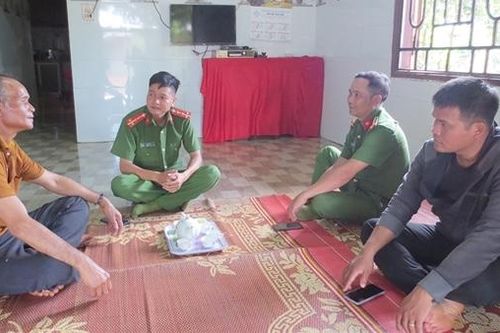 Công an xã Tây Nguyên kể chuyện làng