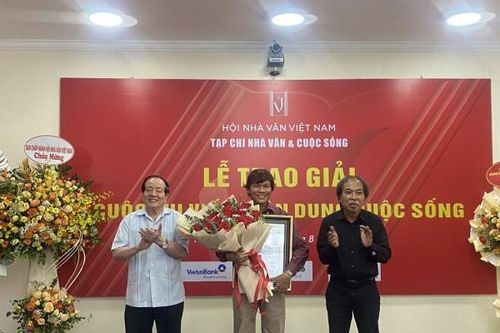Trao giải cuộc thi viết 'Chân dung cuộc sống'