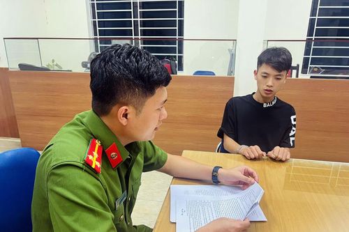 Lừa bán điện thoại giá rẻ, chiếm đoạt tiền của hơn 30 khách hàng