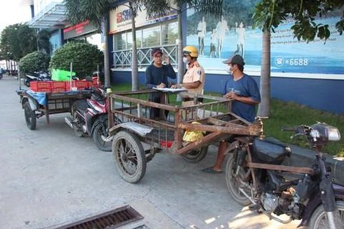 Công an Quận 8 ra quân xử lý xe tự chế gây nguy hiểm trên đường