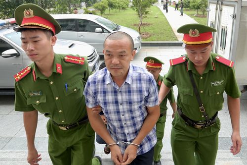 Cựu Chủ tịch UBND Hà Nội Nguyễn Đức Chung hầu tòa cùng 14 bị cáo