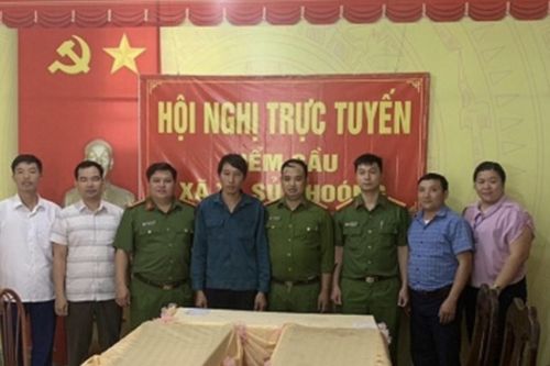 Chiến sỹ công an lao mình xuống dòng lũ dữ cứu người ở Hà Giang