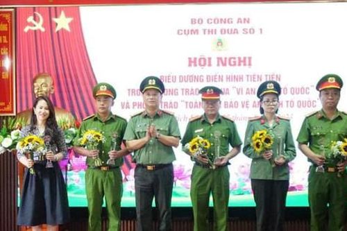 Công an 5 thành phố trực thuộc Trung ương báo công dâng Bác