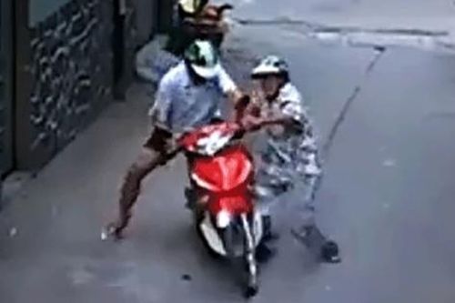 Cầm cố xe máy để trả nợ rồi hoang báo bị cướp