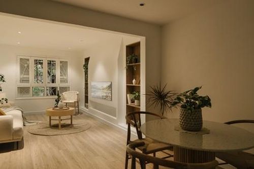 'Hóa phép' căn hộ tập thể cũ đẹp như phim ở Hà Nội