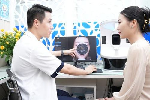 Vì sao chữa mụn trứng cá mãi không khỏi?