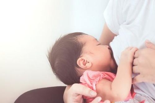 Dinh dưỡng trong sữa mẹ giúp giảm bệnh tật và tử vong ở trẻ