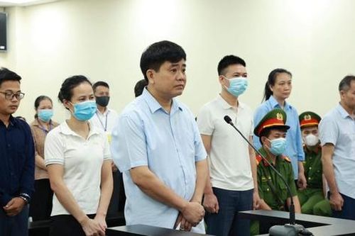 Cựu Chủ tịch Hà Nội Nguyễn Đức Chung phủ nhận chuyện quà Tết, chỉ đạo đặt hàng