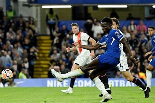 Sterling tỏa sáng giúp Chelsea đánh bại Luton Town