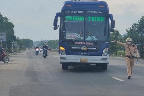 Hà Tĩnh: Đồng loạt ra quân tổng kiểm soát xe khách và xe container