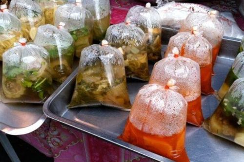 4 sai lầm phổ biến khi dùng túi nilon gây hại sức khỏe