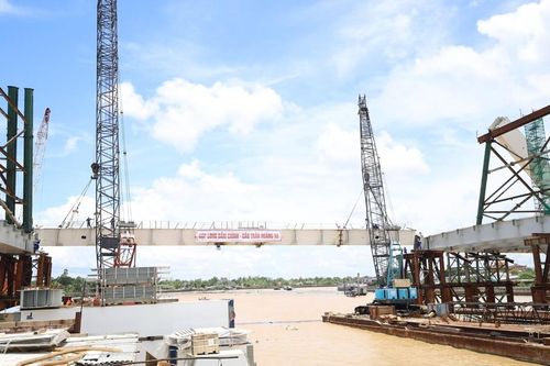 Hợp long cầu Trần Hoàng Na bắc qua sông Cần Thơ sau 3 năm thi công