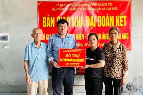 Huyện Thanh Trì bàn giao nhà Đại đoàn kết cho hộ cận nghèo xã Đại Áng