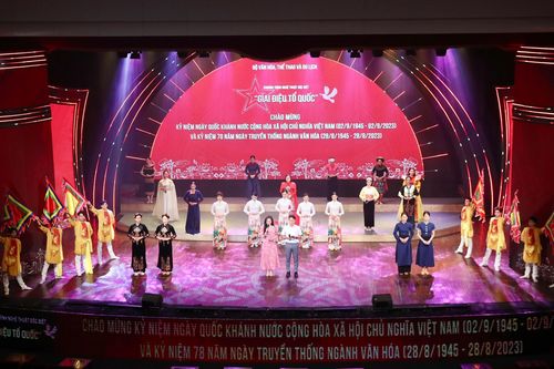 Khúc tráng ca về tình yêu quê hương, đất nước