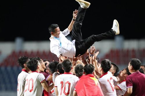 Quan Văn Chuẩn chói sáng, U23 Việt Nam đánh bại U23 Indonesia để vô địch Đông Nam Á