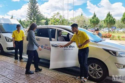 Đặt xe đưa đón tại sân bay Liên Khương qua ứng dụng trực tuyến