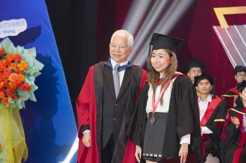 Sinh viên Đại học Quốc tế Miền Đông tốt nghiệp năm 2023 có IELTS tối thiểu 6.0
