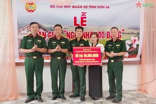 Bộ CHQS tỉnh Sơn La bàn giao 'Ngôi nhà 100 đồng'