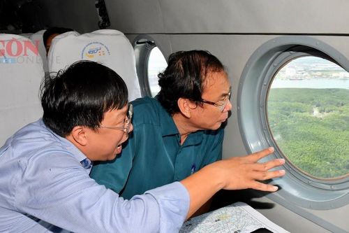 Lãnh đạo TPHCM bay trực thăng khảo sát công tác quy hoạch