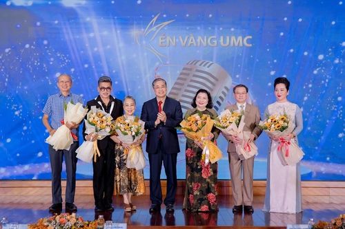 Nhân viên y tế thi kỹ năng giao tiếp với người bệnh