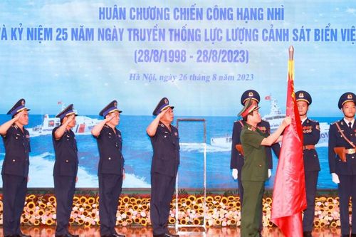 Cảnh sát biển Việt Nam đón nhận Huân chương Chiến công hạng Nhì