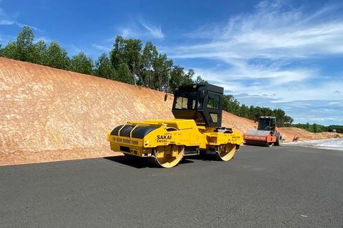Vượt nắng thắng mưa trên công trường cao tốc Vạn Ninh - Cam Lộ