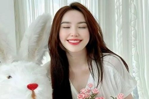 Sao Việt: Hồ Ngọc Hà được khen phong cách gợi cảm, Bảo Thy ngọt ngào tuổi 35