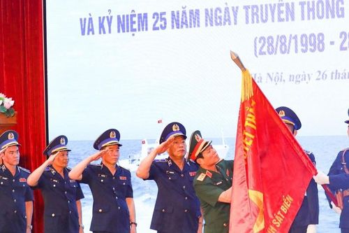 Cảnh sát biển Việt Nam: Vượt qua mọi khó khăn, luôn kiên quyết dũng cảm, đoàn kết hiệp đồng, giữ nghiêm pháp luật trên biển