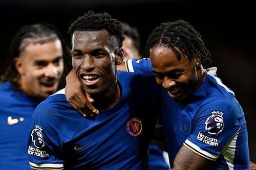 Sterling bùng nổ cùng ngôi sao lạ, Chelsea thắng trận đầu tiên ở Premier League