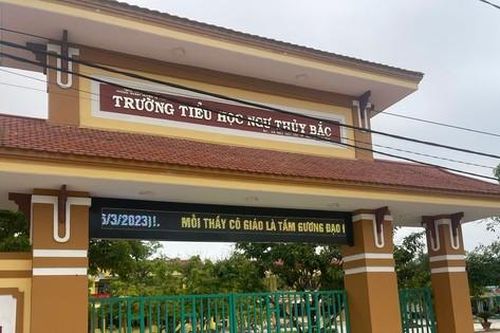 Hiệu trưởng đánh hiệu phó bị giáng chức, chuyển trường
